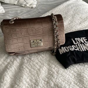 Love Moschino